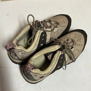 Cabela's Gore-Tex Vibram Hiking Shoes Women's 11M BEAUTIFUL SHAPE